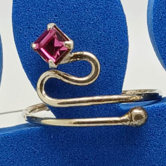 Sterling Silver Pretty Pink Crystal Rhinestone Toe Ring Adjustable Size Gift Box - Picture 1 of 7